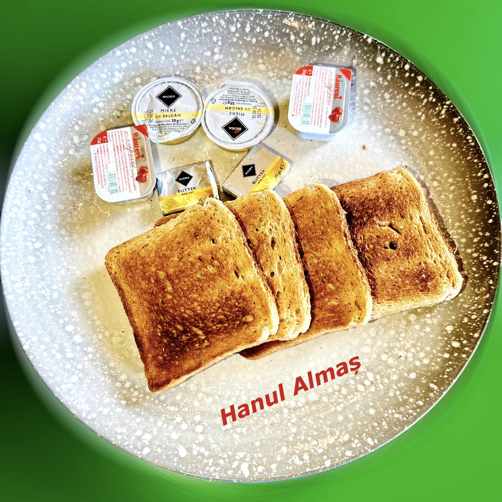 galerie cu delicatesele Hanului Almas 