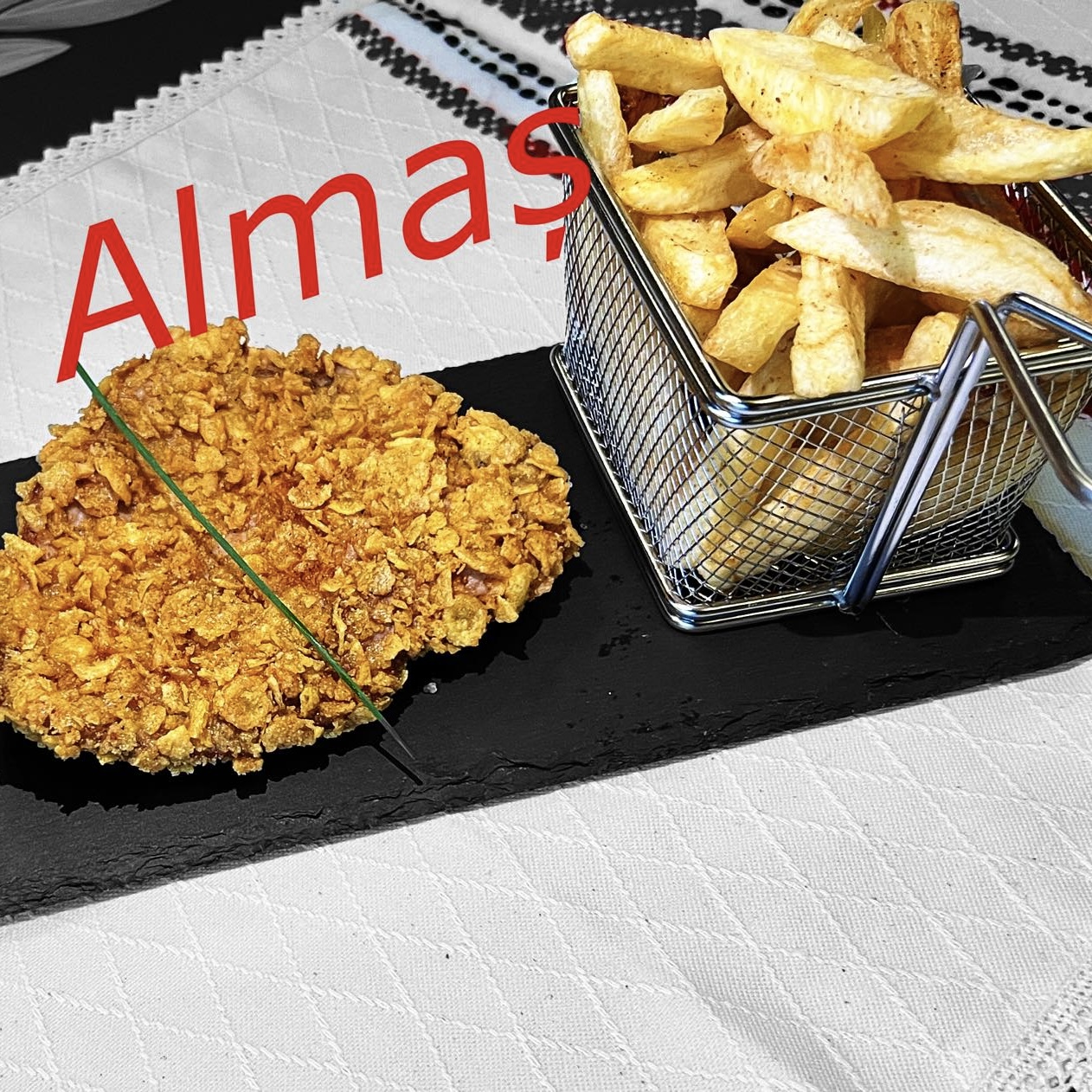 galerie cu delicatesele Hanului Almas 