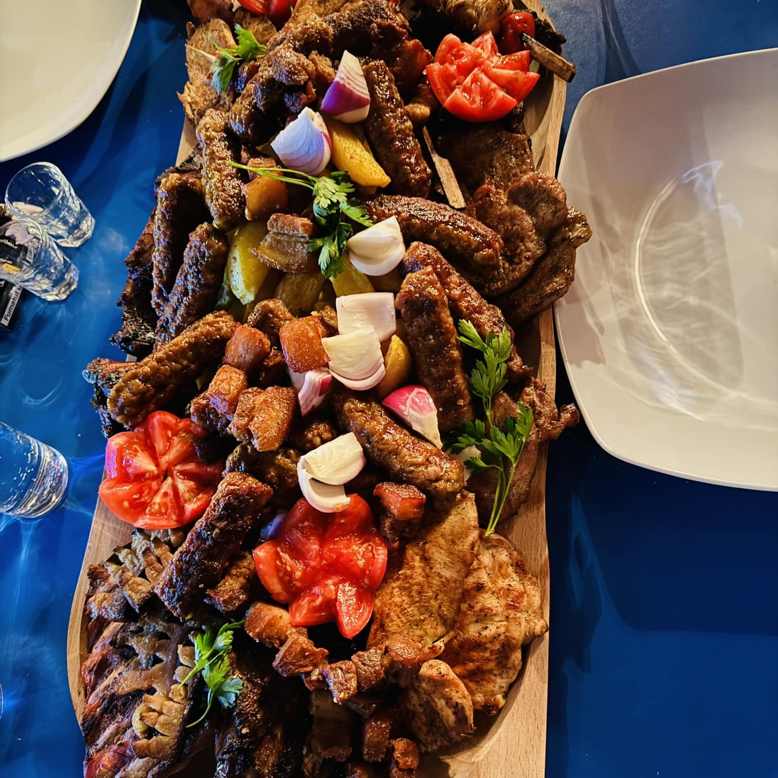 galerie cu delicatesele Hanului Almas 