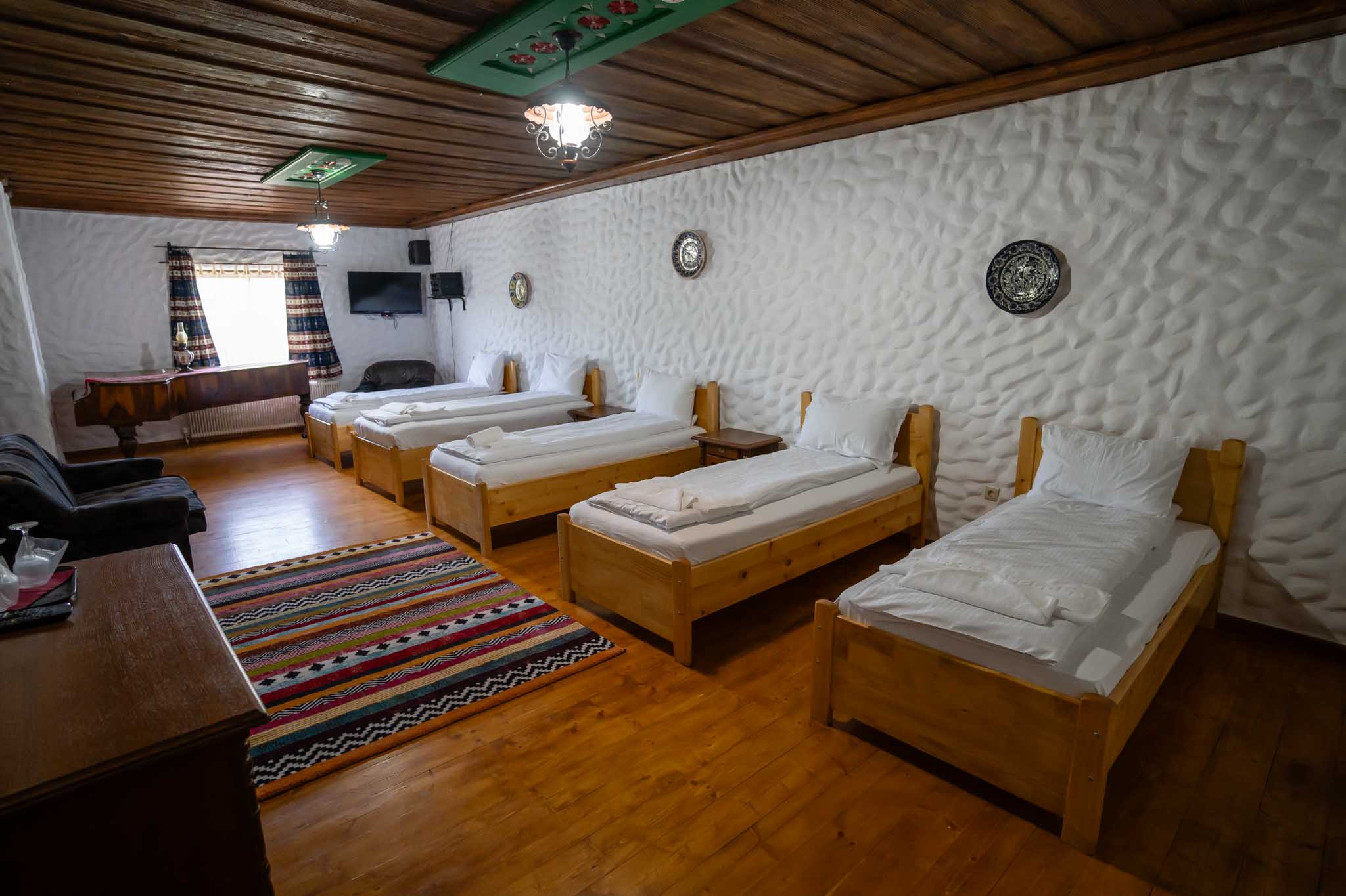 Imagine camera traditionala romaneasca. Hanul Almas/ Romania / Deva/ Hunedoara/ Almasul Sec