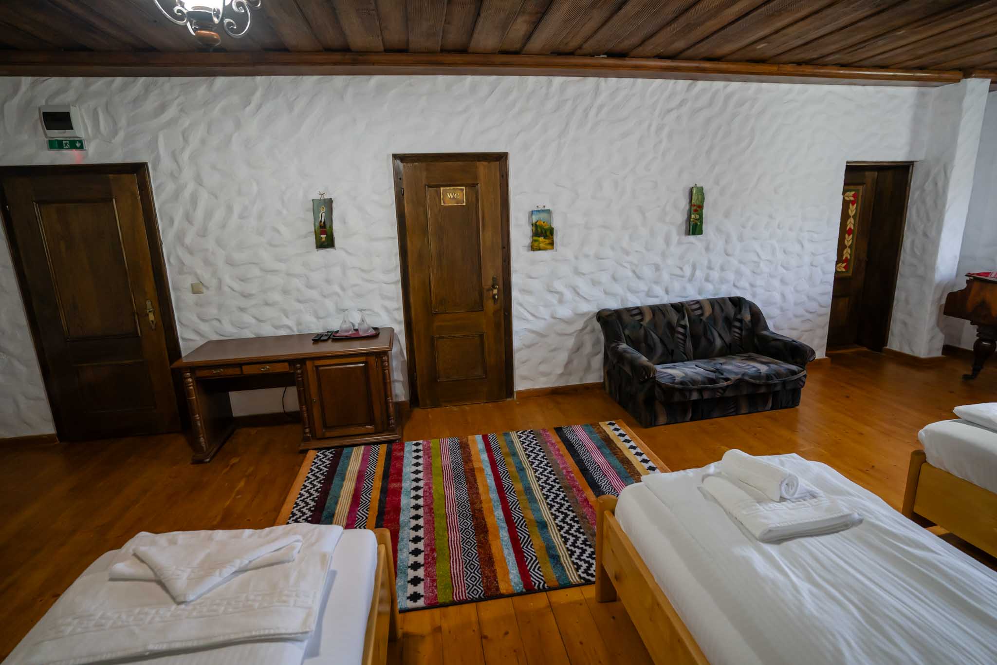 Imagine camera traditionala romaneasca. Hanul Almas / Romania/ Deva/ Hunedoara/ Almasul Sec